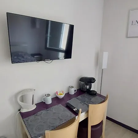 Moderne Et Equipe Centre * 卢德