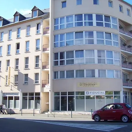 Moderne Et Equipe Centre 3*